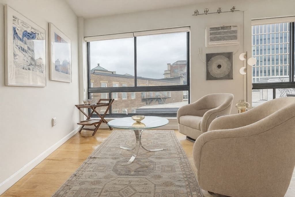 12 Stoneholm St # 520, Boston MA 02115