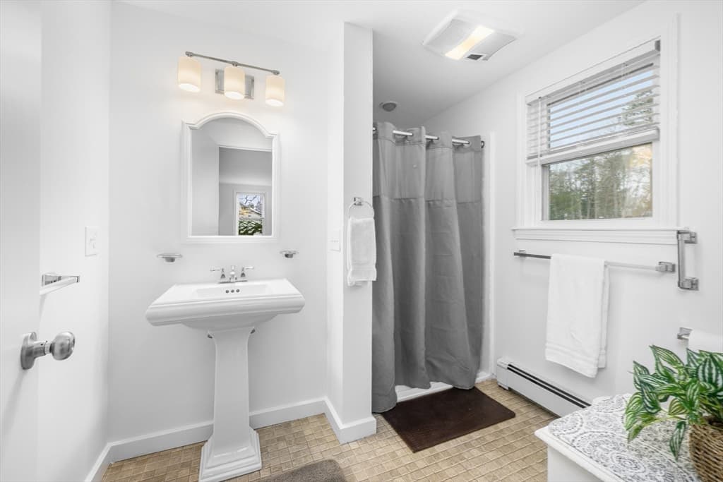 Single Family Residence at 177 Bayview Cir, Barnstable MA 02655, photo 17 of 38