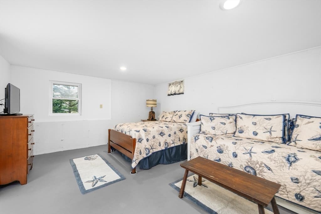 Single Family Residence at 177 Bayview Cir, Barnstable MA 02655, photo 22 of 38