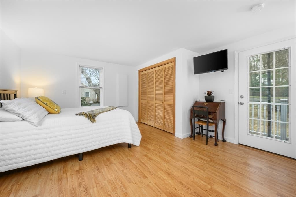 Single Family Residence at 177 Bayview Cir, Barnstable MA 02655, photo 15 of 38