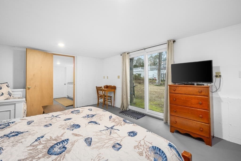 Single Family Residence at 177 Bayview Cir, Barnstable MA 02655, photo 21 of 38