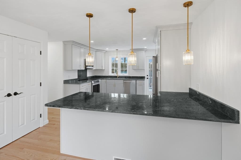 38 Colonial, Webster MA 01570 photo 6
