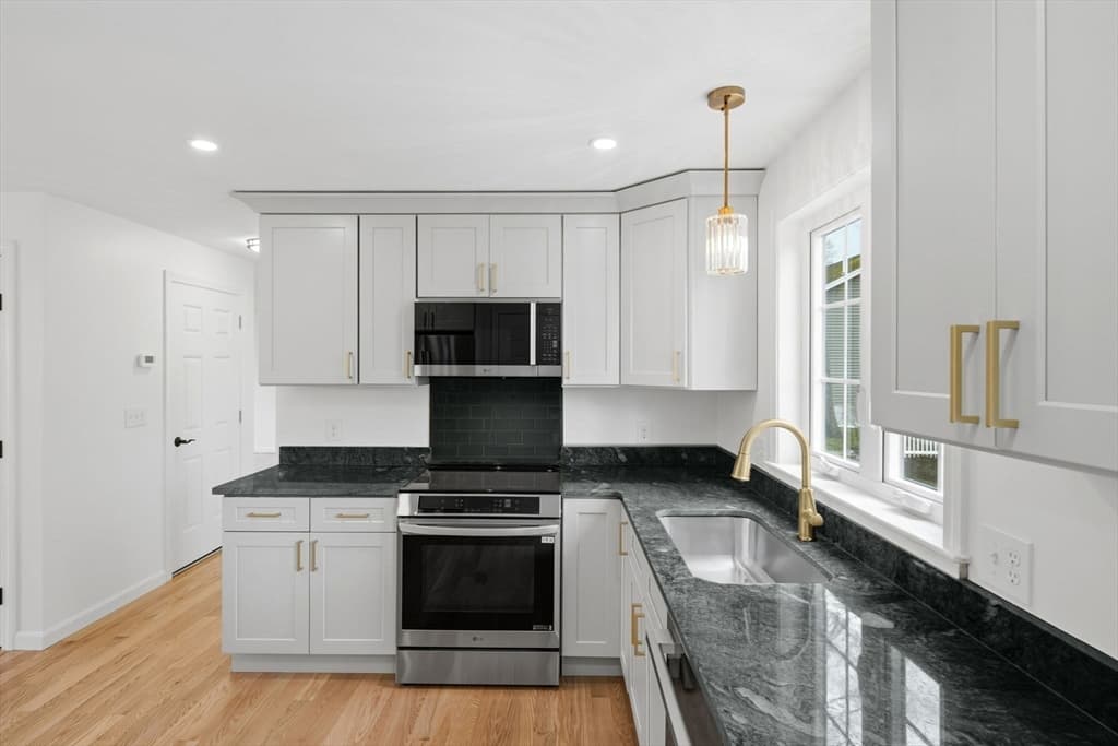 38 Colonial, Webster MA 01570 photo 3