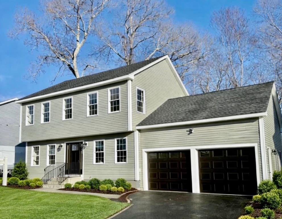 38 Colonial, Webster MA 01570