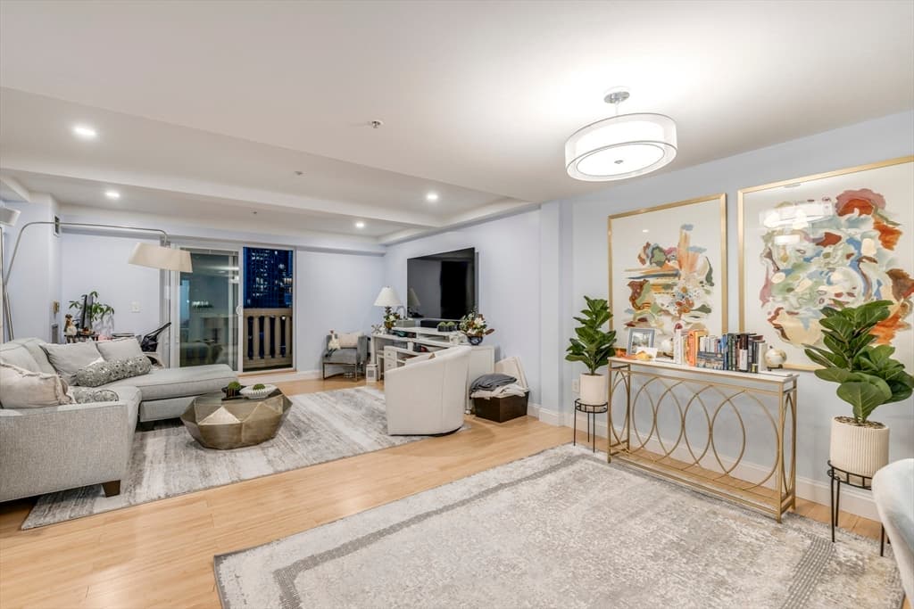 Condominium at 183-185A Massachusetts Ave # 602, Boston MA 02115, photo 2 of 22