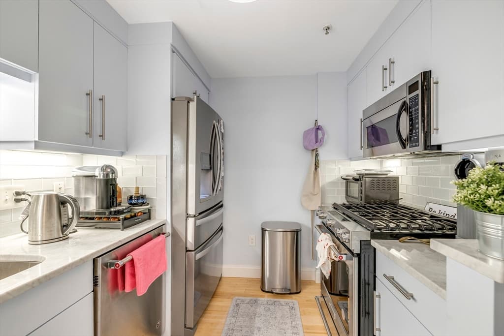 Condominium at 183-185A Massachusetts Ave # 602, Boston MA 02115, photo 13 of 22