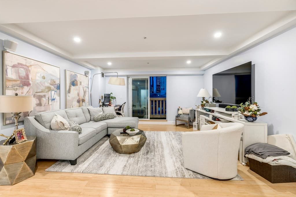 Condominium at 183-185A Massachusetts Ave # 602, Boston MA 02115, photo 16 of 22