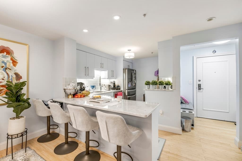Condominium at 183-185A Massachusetts Ave # 602, Boston MA 02115, photo 12 of 22