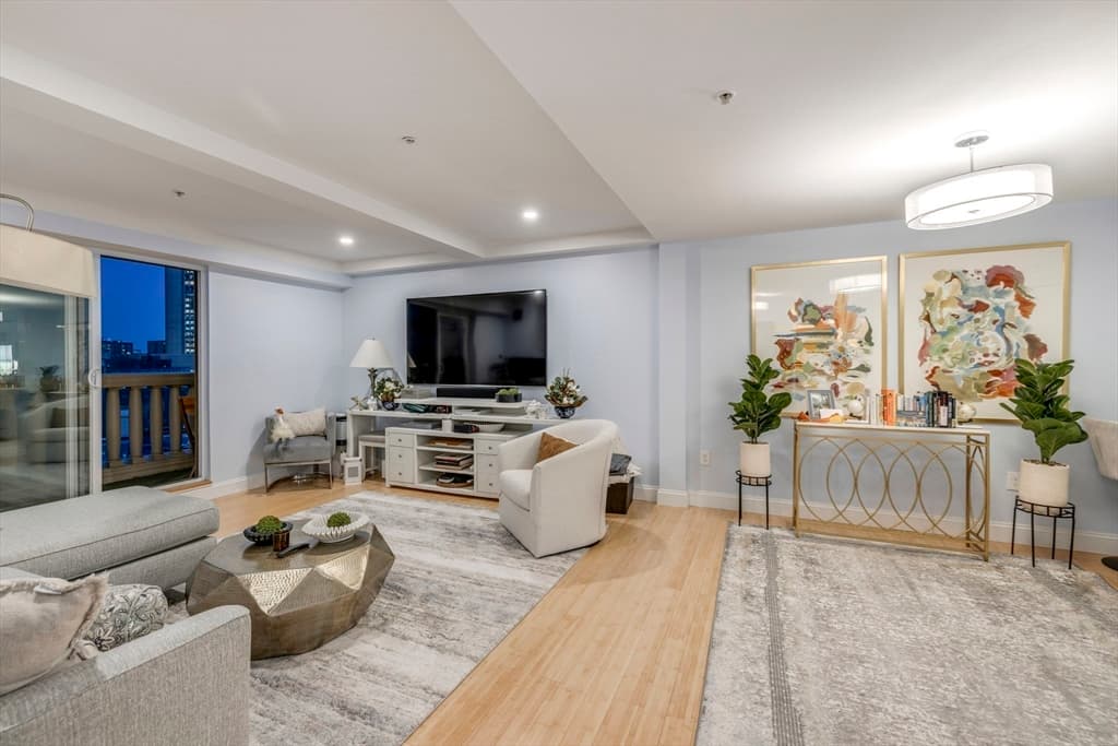 Condominium at 183-185A Massachusetts Ave # 602, Boston MA 02115, photo 3 of 22