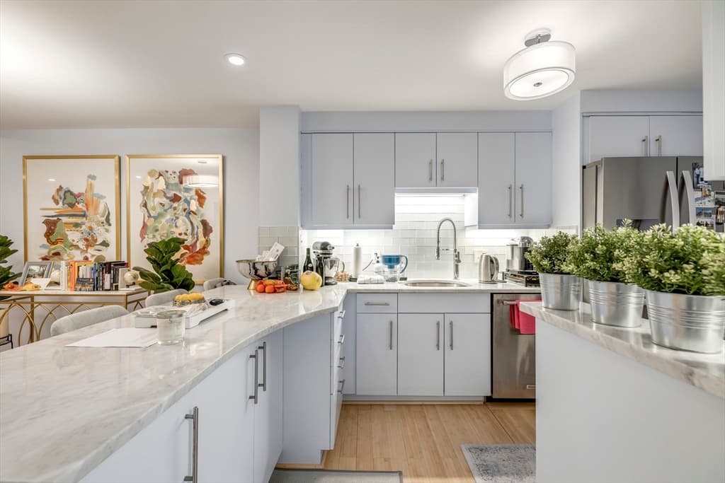 Condominium at 183-185A Massachusetts Ave # 602, Boston MA 02115, photo 11 of 22