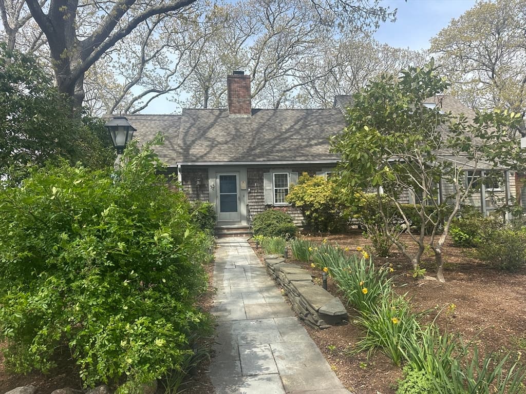 72 Loop Rd, Falmouth MA 02540