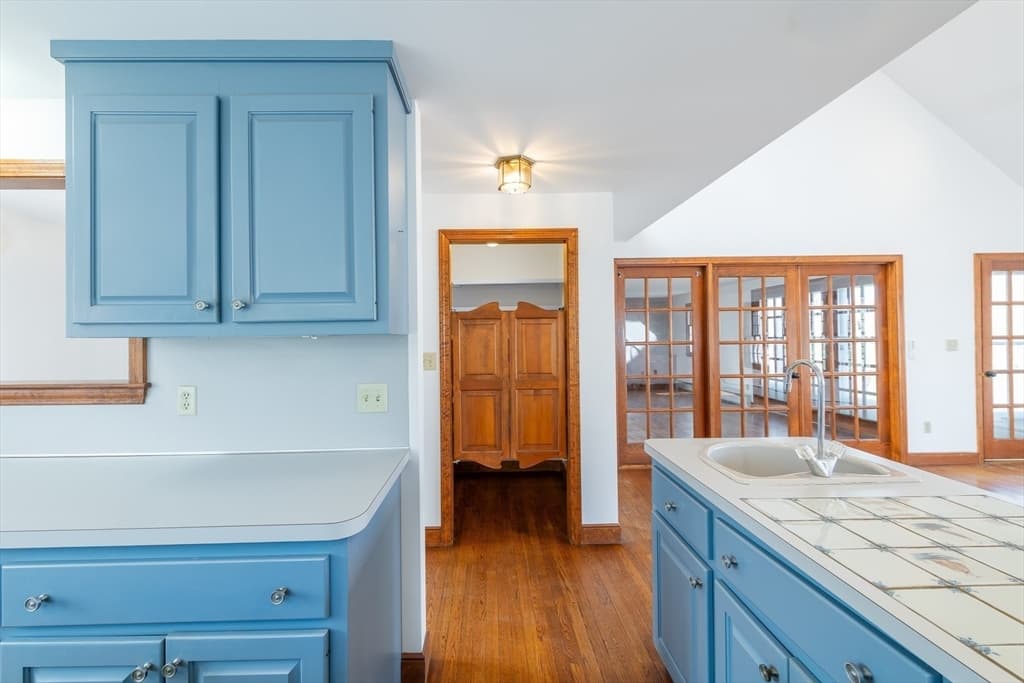 Single Family Residence at 72 Loop Rd, Falmouth MA 02540, photo 9 of 35