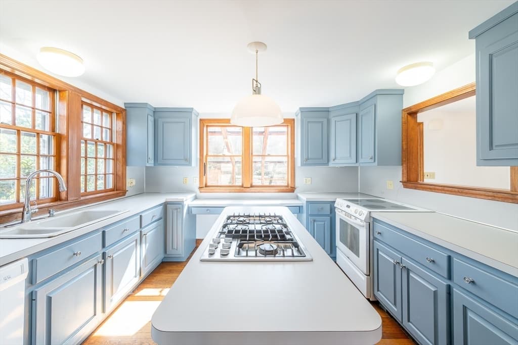 Single Family Residence at 72 Loop Rd, Falmouth MA 02540, photo 8 of 35