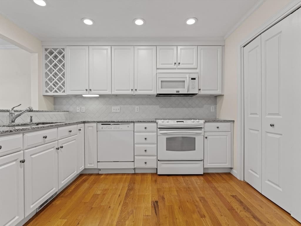 Condominium at 9 Baldwin Court # 9, Westborough MA 01581, photo 13 of 42