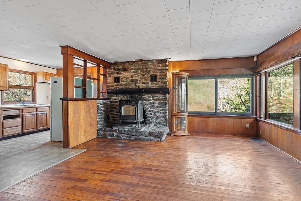 Single Family Residence at 240 Barre Rd, Phillipston MA 01331, photo 5 of 11