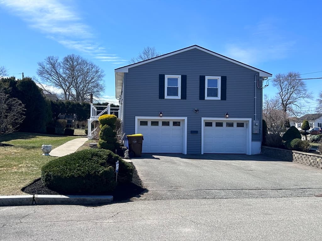 Single Family Residence at 585 N Eastern Ave, Fall River MA 02720, photo 2 of 26