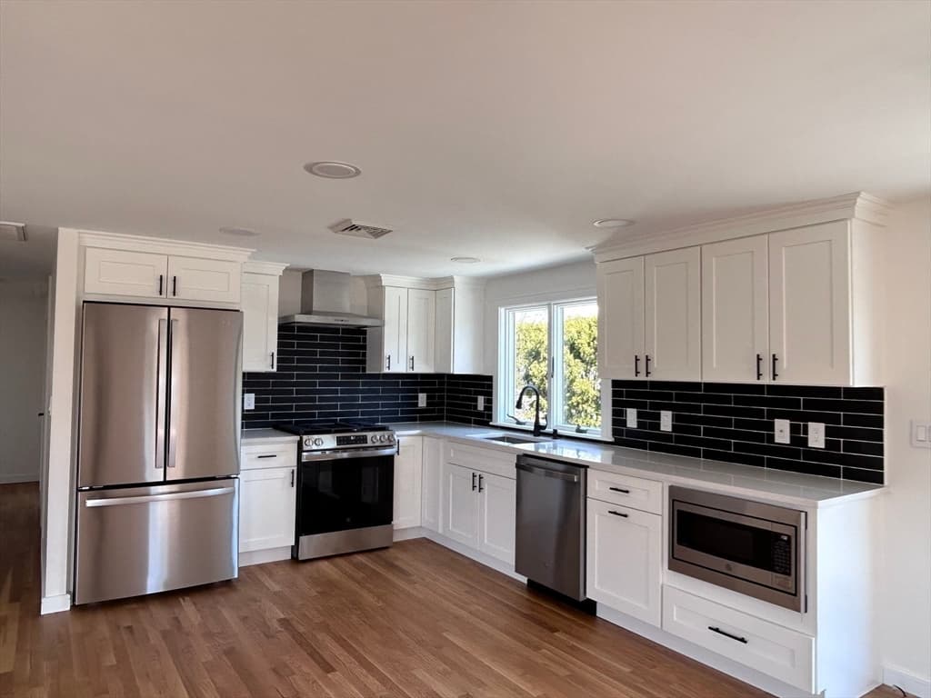 Single Family Residence at 585 N Eastern Ave, Fall River MA 02720, photo 6 of 26