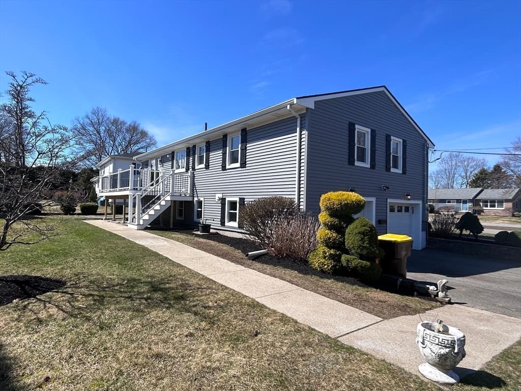 Single Family Residence at 585 N Eastern Ave, Fall River MA 02720, photo 4 of 26