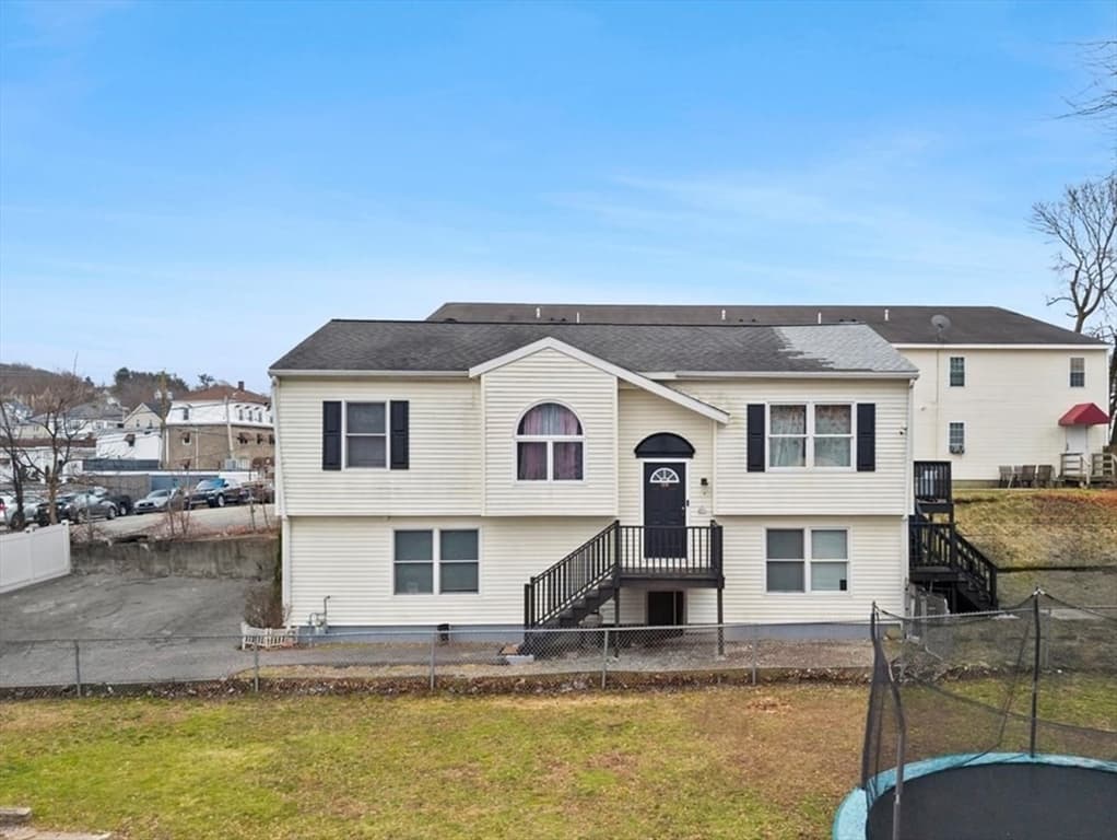 1576 N Main St, Fall River MA 02720