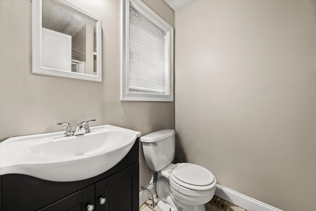 Single Family Residence at 1576 N Main St, Fall River MA 02720, photo 10 of 19