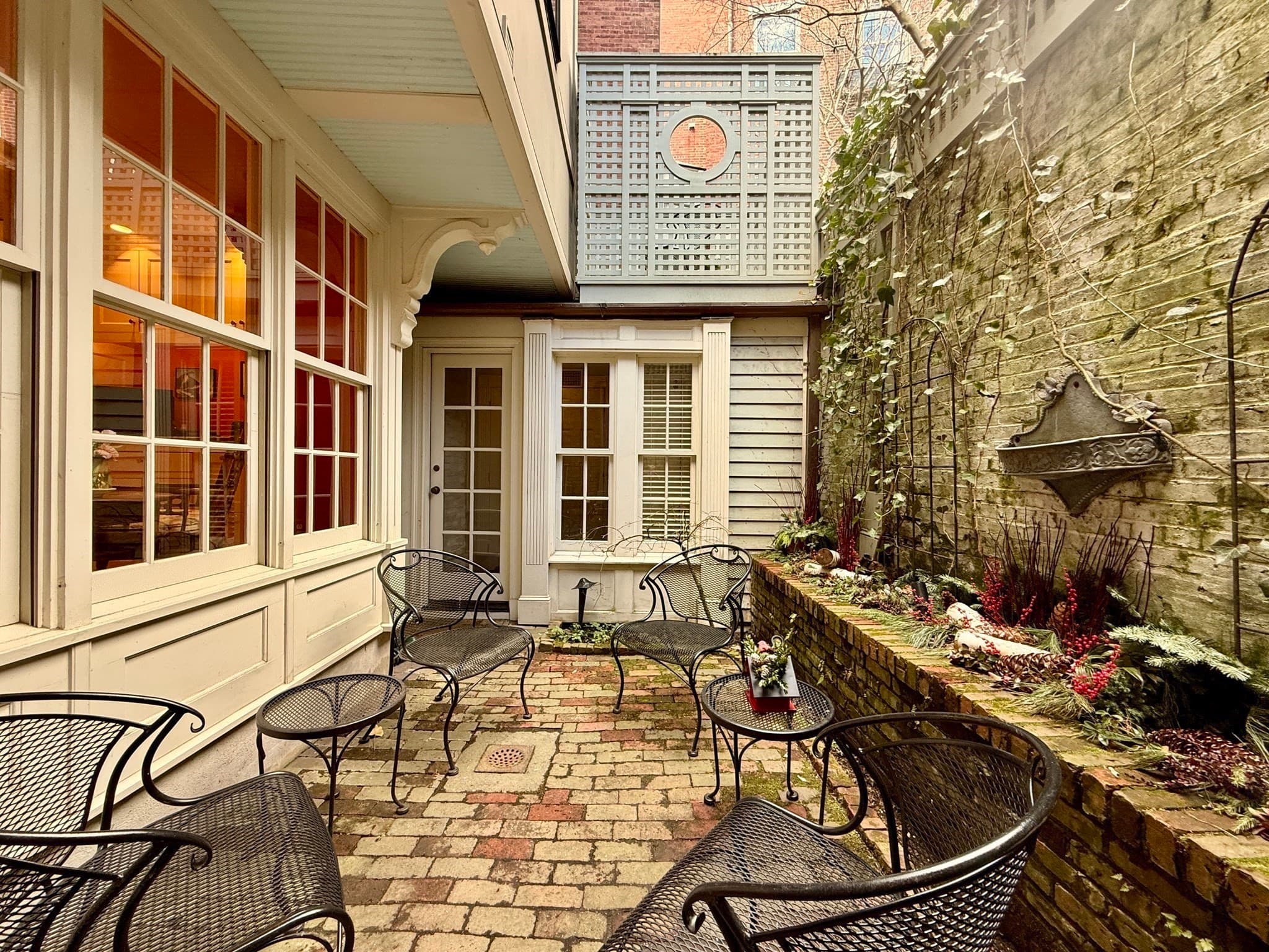 Single Family Residence at 9 West Cedar St, Boston MA 02108, photo 17 of 18