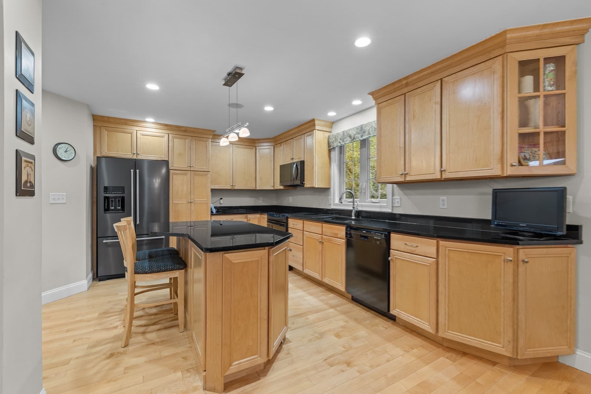 Single Family Residence at 105 Mixter, Holden MA 01520, photo 9 of 42