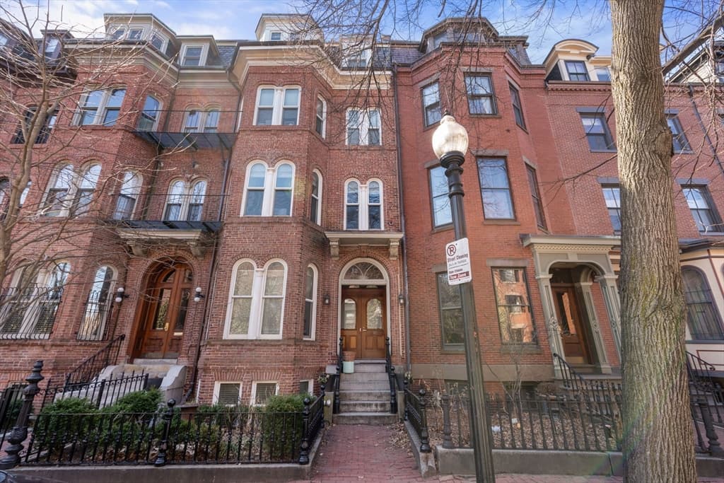 Condominium at 112 W Concord # 2, Boston MA 02118, photo 10 of 11