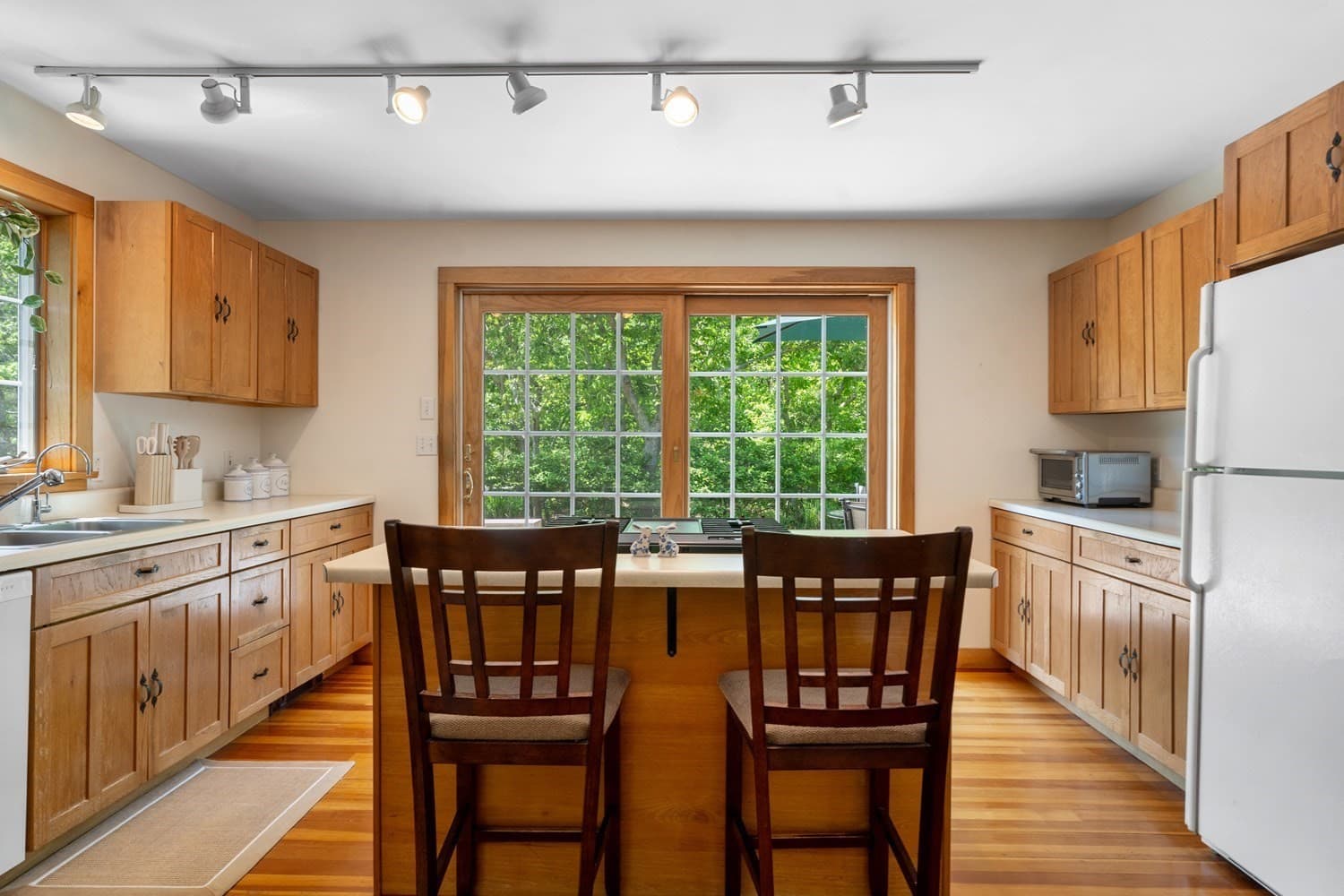 Single Family Residence at 111 Charles Neck Way, West Tisbury MA 02575, photo 7 of 21
