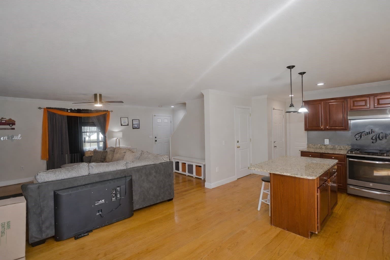Single Family Residence at 31 Acrebrook Rd, Springfield MA 01129, Springfield, photo 8 of 32