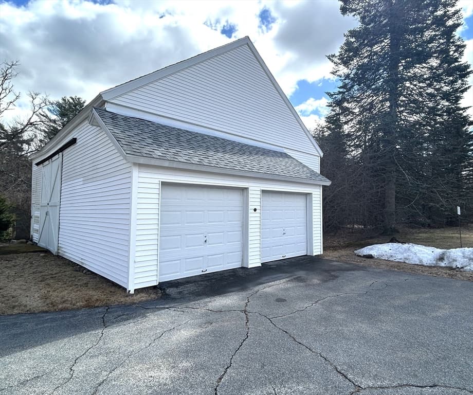 Single Family Residence at 1386 Pleasant Street, Athol MA 01331, photo 3 of 5
