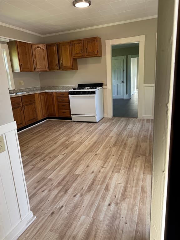 28 Beach St, Marlborough MA 01752 photo 6