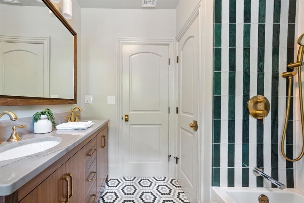 Condominium at 197 Winchester Street # 1, Brookline MA 02446, photo 16 of 42