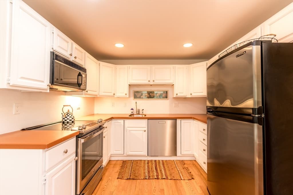 Condominium at 15 Hampton Ct # 15, Mashpee MA 02649, photo 7 of 39