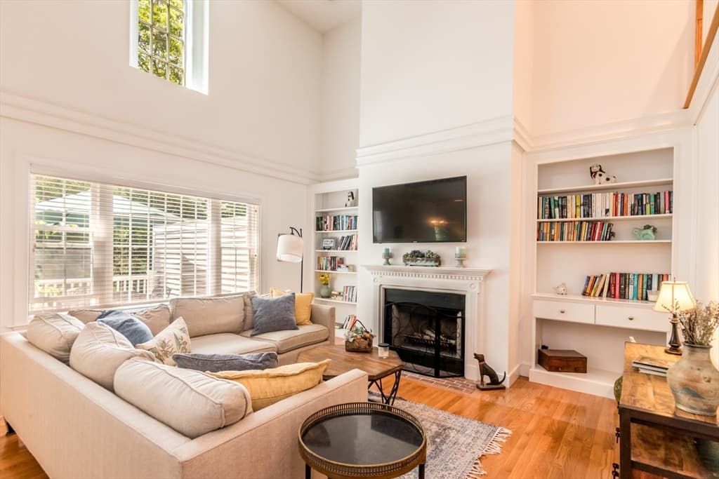 15 Hampton Ct # 15, Mashpee MA 02649