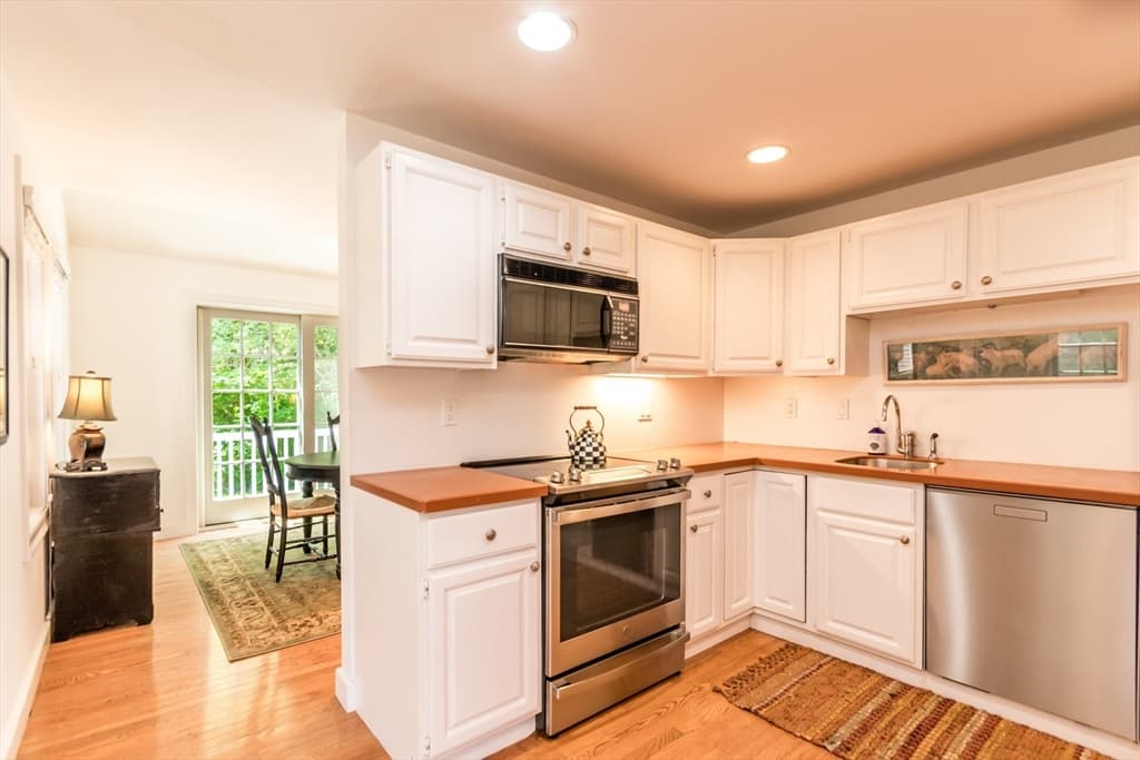 Condominium at 15 Hampton Ct # 15, Mashpee MA 02649, photo 11 of 39