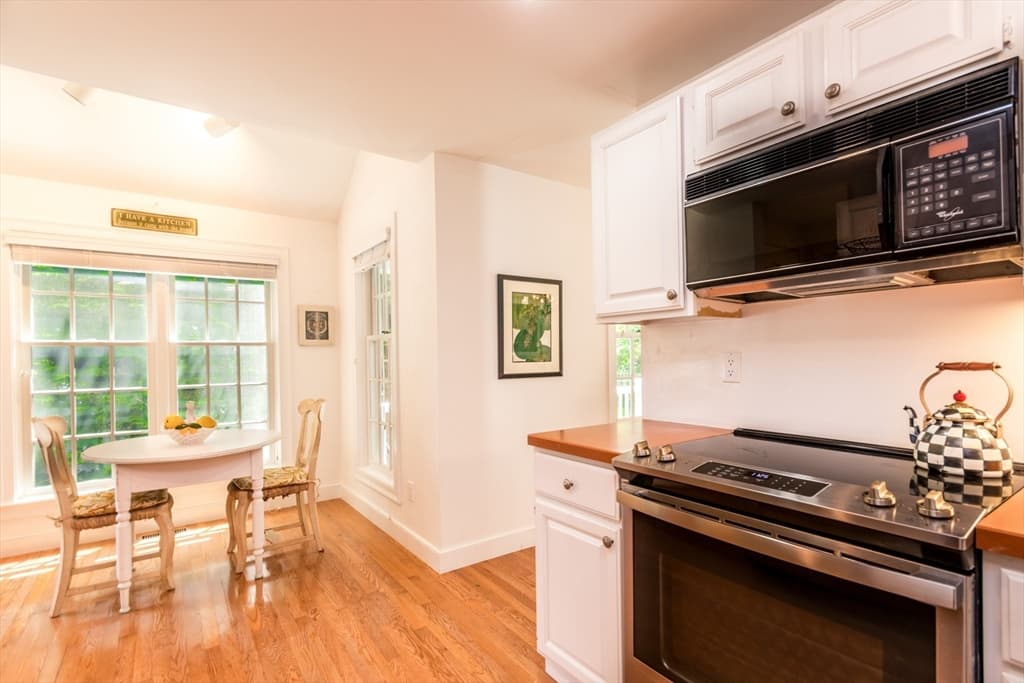 Condominium at 15 Hampton Ct # 15, Mashpee MA 02649, photo 8 of 39
