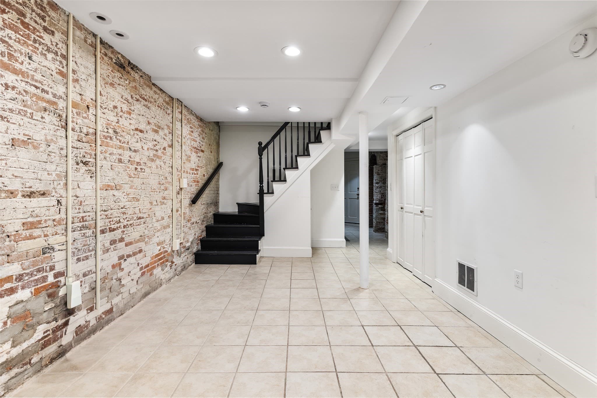 Single Family Residence at 22 Joy St, Boston MA 02114, photo 36 of 40