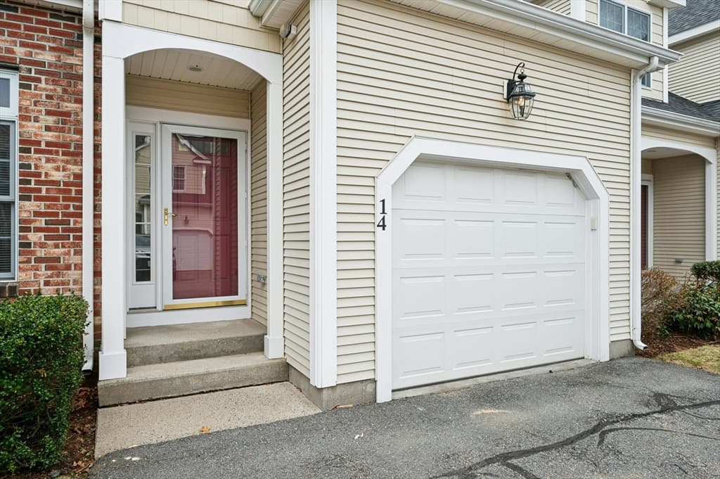 Condominium at 14 Northgate Ct # 14, Grafton MA 01536, photo 3 of 42