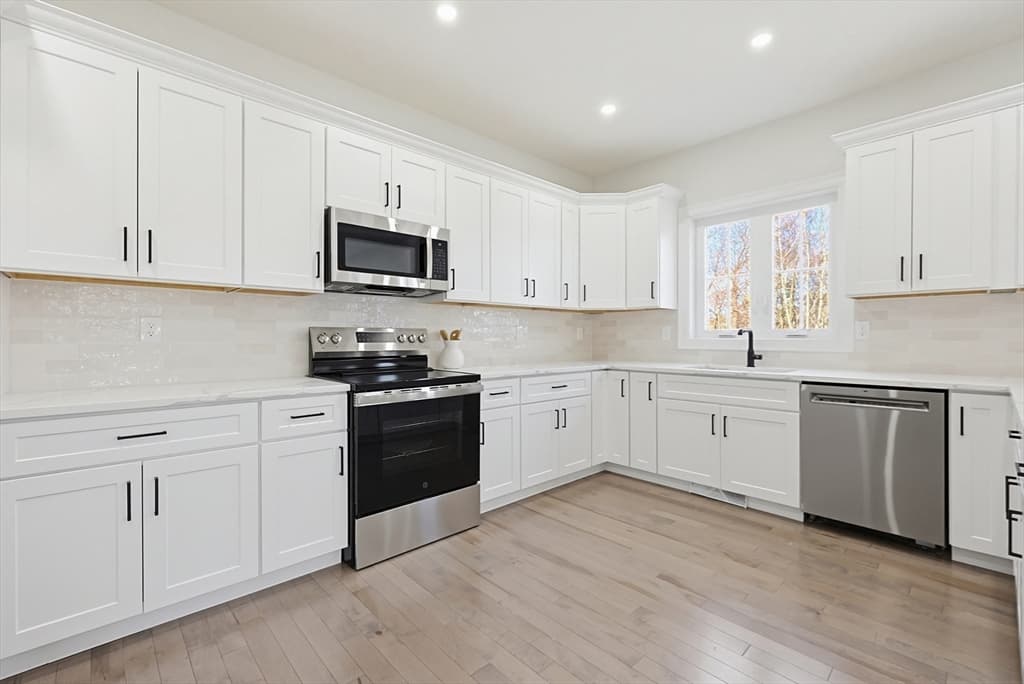 Single Family Residence at 673 Pleasant Street, Leicester MA 01524, photo 12 of 38