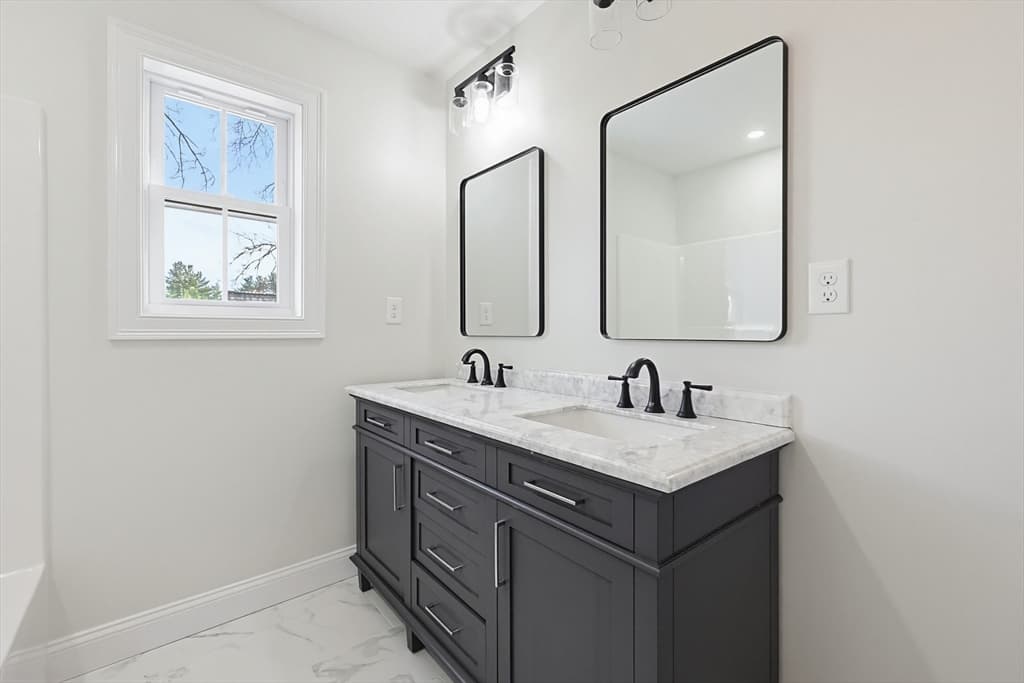 Single Family Residence at 673 Pleasant Street, Leicester MA 01524, photo 20 of 38