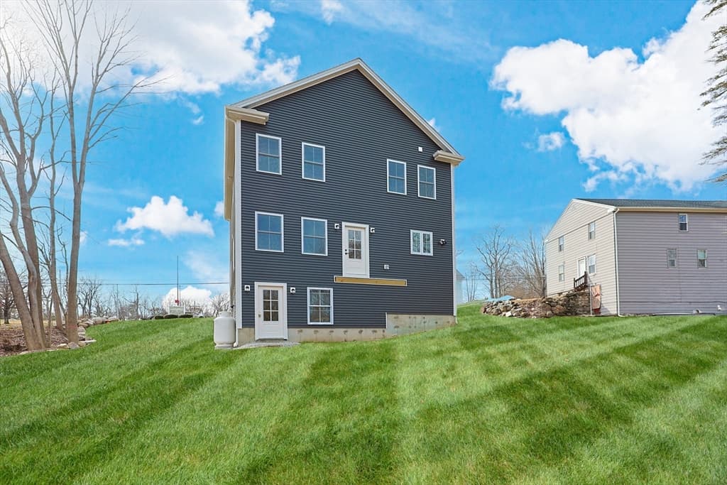 Single Family Residence at 673 Pleasant Street, Leicester MA 01524, photo 4 of 38