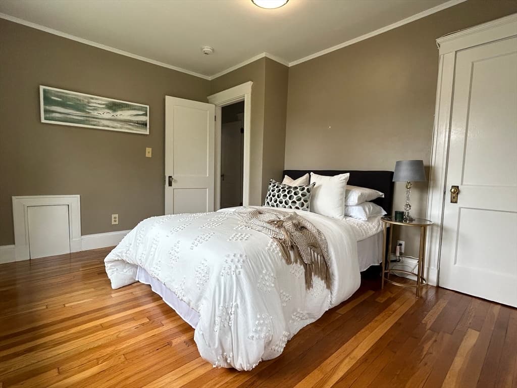Condominium at 60-62 Cloverdale Rd # 62, Newton MA 02461, Newton, photo 9 of 15