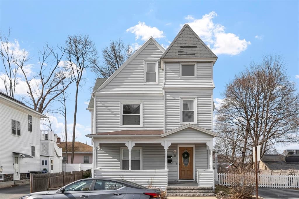 11 Pine Street, Leominster MA 01453