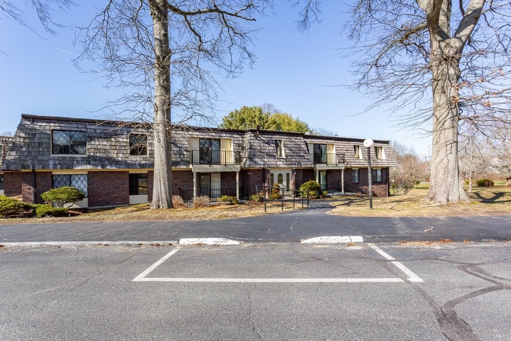 Condominium at 4700 N Main St # 1K, Fall River MA 02720, photo 17 of 18