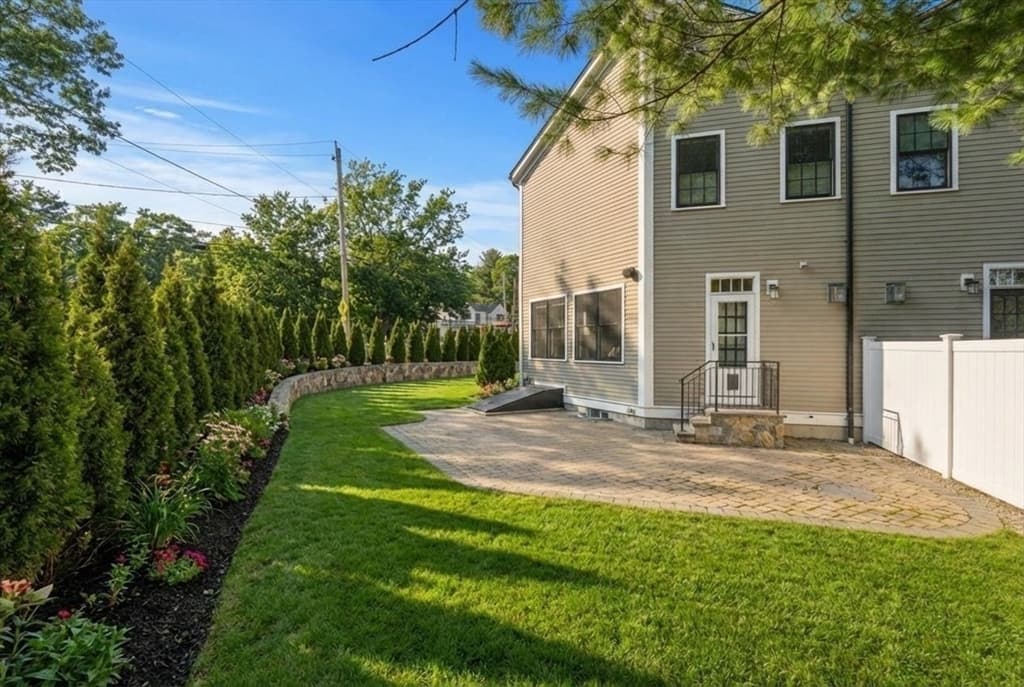 Condominium at 210 Evelyn # 210, Newton MA 02468, Newton, photo 3 of 22