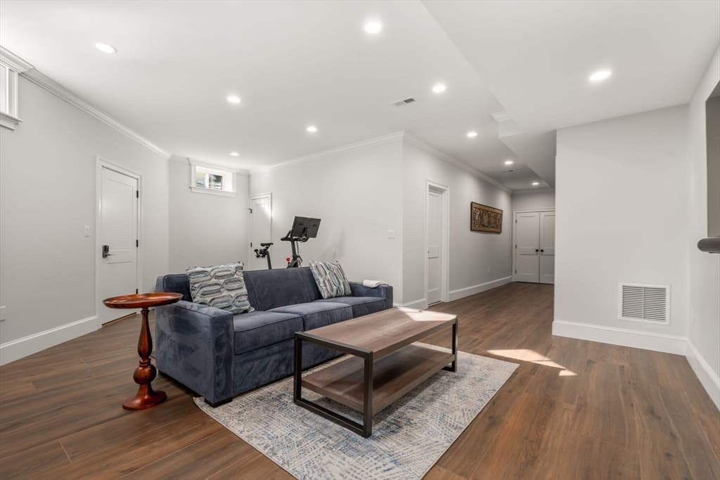 Condominium at 210 Evelyn # 210, Newton MA 02468, Newton, photo 19 of 22