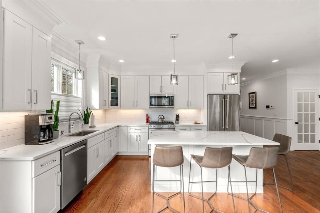 Condominium at 210 Evelyn # 210, Newton MA 02468, Newton, photo 8 of 22