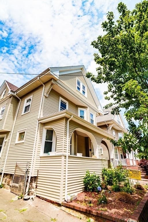 40 Baker Rd, Everett MA 02149 photo 2
