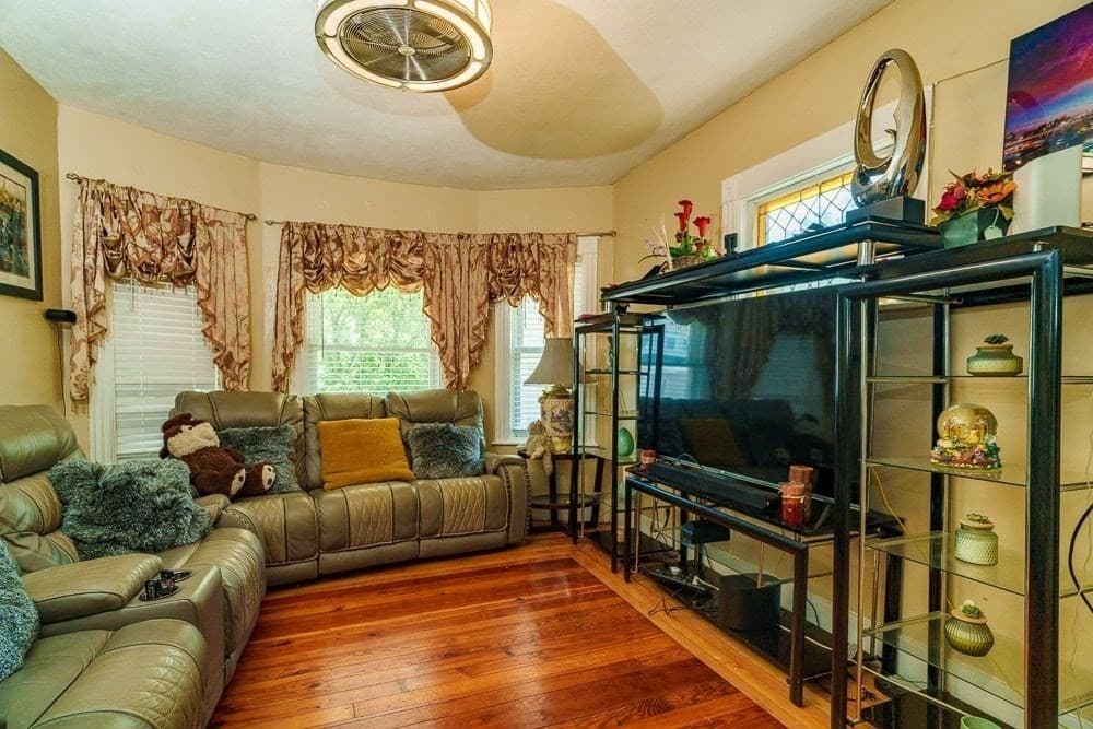 40 Baker Rd, Everett MA 02149 photo 6