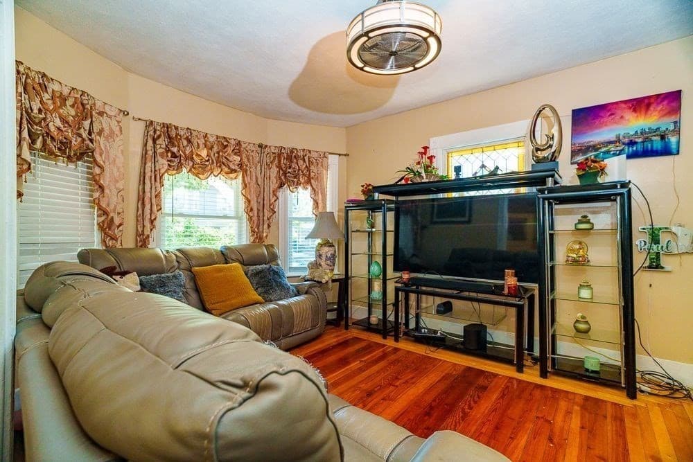40 Baker Rd, Everett MA 02149 photo 13